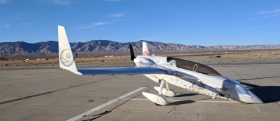 VariEze kneeling at Mojave