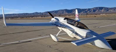 VariEze kneeling at Mojave